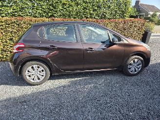 krockskadad bil auto Peugeot 208 1.2 VTI Envy 2013/4