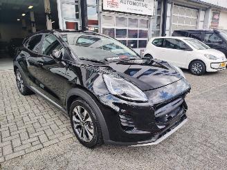 Schadeauto Ford Puma Titanium Camera Stoelverwarming FULL LED 2025 20.000km 2025/10