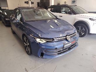 Vaurioauto  passenger cars Volkswagen Golf 1.5 Hybride 204PK! DSG PANO LEDER MASSAGE FULL 2025 15.000km 2025/9
