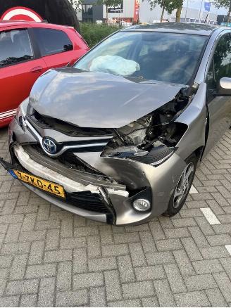 Damaged car Toyota Yaris Hybrid-benzine 2015 2015/1