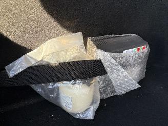 Peugeot 208  picture 24