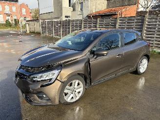 Damaged car Renault Clio 5 1.0 TCE 100 2020/6