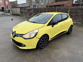 skadebil auto Renault Clio 4 2013/9
