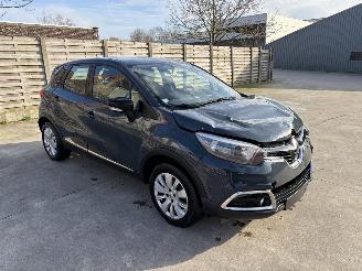 krockskadad bil auto Renault Captur 1.5 DCI 2015/1