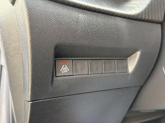 Peugeot 208 GT-LINE 1.5 BLUE HDI -16V TURBO picture 17