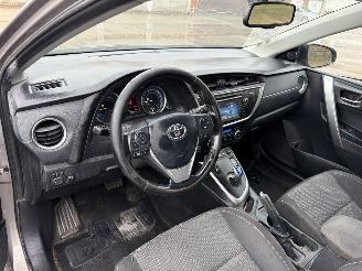Toyota Auris 1.8i - 16V HYBRID picture 3