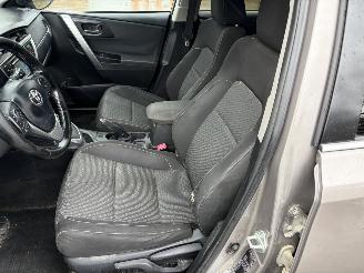 Toyota Auris 1.8i - 16V HYBRID picture 8