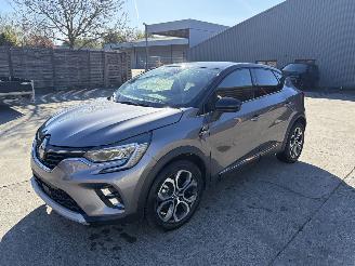 krockskadad bil auto Renault Captur 1.6i - 16V SCE 145 E-TECH 2024/4