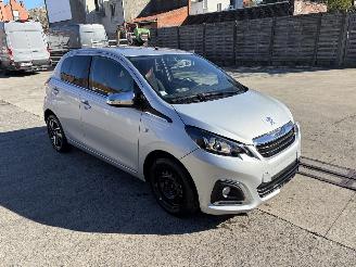 krockskadad bil auto Peugeot 108 1.0 VTI - 12V 2019/10