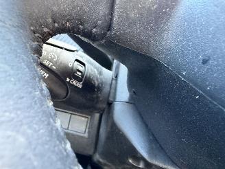 Peugeot 208  picture 13