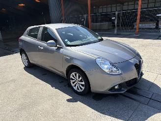 krockskadad bil auto Alfa Romeo Giulietta 1.6 JTD - 16V TURBO MULTIJET 2017/10