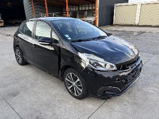 Damaged car Peugeot 208 1 PHASE 2 1,2 2017/8