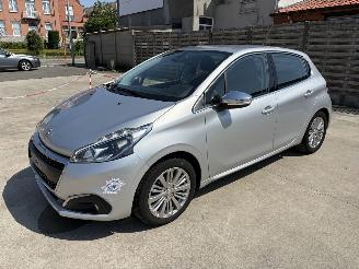 Schadeauto Peugeot 208 1.2 VTI - 12V - GRIS 2017/7