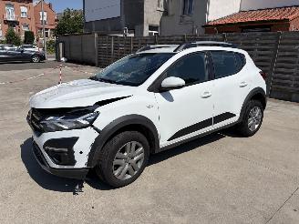Vaurioauto  passenger cars Dacia Sandero STEPWAY 1.0i - 12V TURBO TCE 90 2020/10