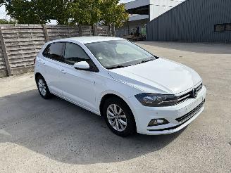 Vaurioauto  passenger cars Volkswagen Polo 6 PHASE 1 1.0 TSI - 12V TURBO 2018/10
