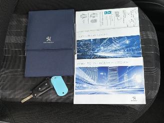 Peugeot 108 1.0 e-VTi Active 5 deurs | Airco LED Mistlampen picture 15