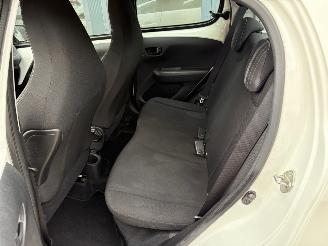 Peugeot 108 1.0 e-VTi Active 5 deurs | Airco LED Mistlampen picture 12