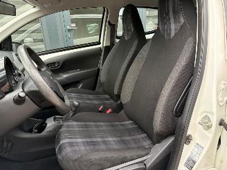 Peugeot 108 1.0 e-VTi Active 5 deurs | Airco LED Mistlampen picture 11