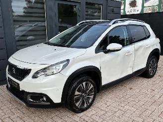 Voiture accidenté Peugeot 2008 1.2 PureTech Allure | Navi Panoramadak Camera 2018/2