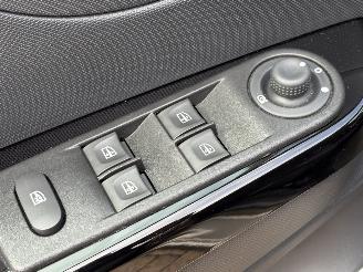 uszkodzony samochody osobowe Renault Captur 1.2 AUTOMAAT | NAP | DEALER ONDERHOUDEN | SCHADEVRIJ 2015/6