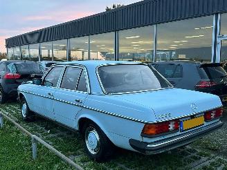 Mercedes 200-300D W123D Leer Panorama 1ste Eigenaar! picture 2