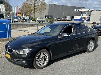 Schadeauto BMW 3-serie 318i Luxury 2016/1