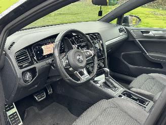 Volkswagen Golf 2.0TDI R-Line picture 5