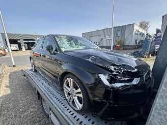 krockskadad bil auto Audi A3 1.6TDI 3x S-line 2013/6