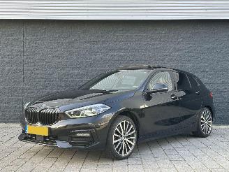 Vaurioauto  passenger cars BMW 1-serie 120d xDrive High Executive Edition 2020/4
