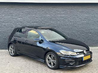 Voiture accidenté Volkswagen Golf 1.5TSI 3x R-Line 2017/1