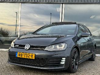damaged passenger cars Volkswagen Golf GTD SPORT&SOUND DSG PANO 2014/1