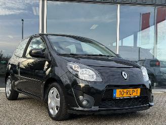 Damaged car Renault Twingo AUTOMAAT AIRCO NAP KM STAND 2011/6