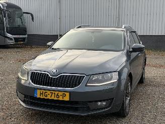 Auto incidentate Skoda Octavia Octavia Combi 1.6 TDI DSG Greentech 2015/10