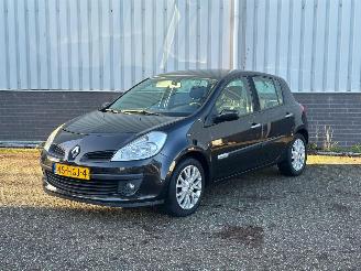 Schadeauto Renault Clio 1.2 TCE Special Rip Curl 2008/11