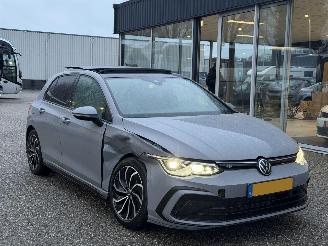 Volkswagen Golf 1.5 eTSI R-Line PANO/AUTOMAAT picture 3