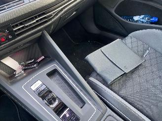 Volkswagen Golf 1.5 eTSI R-Line PANO/AUTOMAAT picture 14