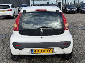 Peugeot 107 1.0-12V XS picture 5