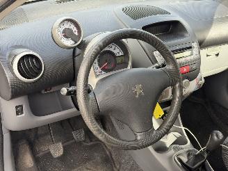 Peugeot 107 1.0-12V XS picture 7