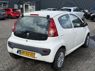 Peugeot 107 1.0-12V XS picture 4