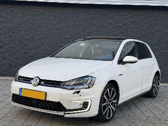 Vaurioauto  passenger cars Volkswagen Golf GTE PANO/AUTOMAAT/LEER 2015/2