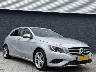 skadebil auto Mercedes A-klasse A180 BENZINE LED 2013/1