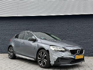 Damaged car Volvo V-40 Cross Country 2.0 D3 Automaat 2016/6