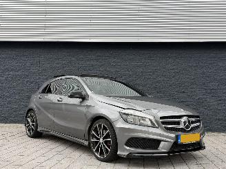 Unfallwagen Mercedes A-klasse A180 BENZINE AMG PANO 2012/10