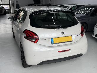 Peugeot 208 1.2 benzine led/navi picture 4