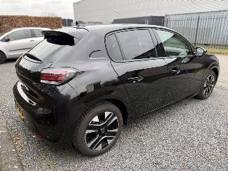 Peugeot 208  picture 10