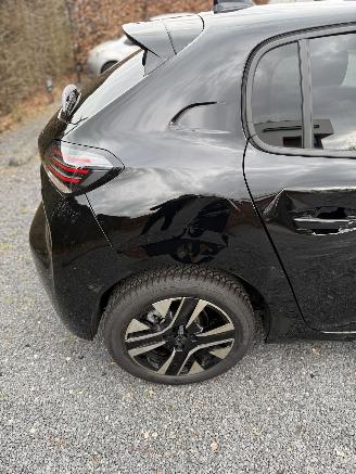 Peugeot 208  picture 10