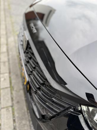 Peugeot 208 Allure picture 5