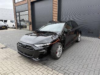 Voiture accidenté Audi A3 45 TFSIe Hybrid 2025 3x S-Line 2025/4