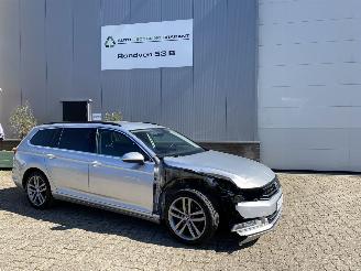 Schadeauto Volkswagen Passat Comfortline, Trekhaak, Camera, Airco 2015/3