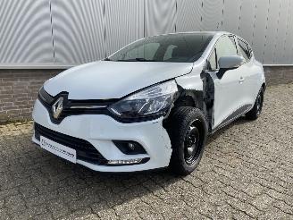skadebil auto Renault Clio 0.9 TCe Bose Airco PDC Navi 2018/3